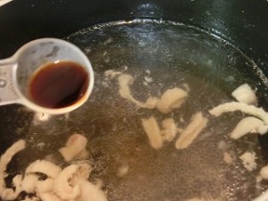 男子ごはんの大倉忠義さんの鶏パク(茹で鶏のパクチー和え)&ゴータマのプースー(かきたまスープ)