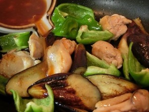キューピー3分クッキングの鶏肉、なす、ピーマンのみそ炒め