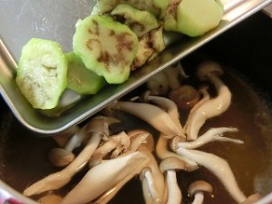 男子ごはんのナスとしめじの具だくさんすまし汁