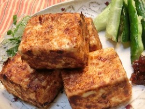 おかずのクッキングの豆腐のおかか焼き たっぷり薬味のせ