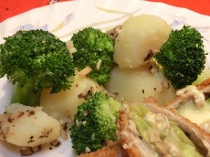 男子ごはんのブロッコリーとポテトのニンニクきのこソース