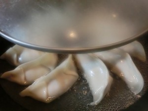 いっぷく!まんぷくキッチンの保存版!パリパリジューシー焼き餃子