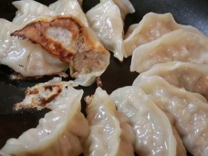 いっぷく!まんぷくキッチンの保存版!パリパリジューシー焼き餃子