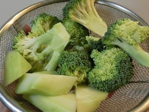 男子ごはんのブロッコリーとポテトのニンニクきのこソース