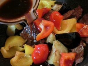 男子ごはんの特製タレのピリ辛カルビ丼