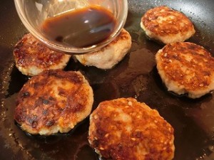 世界にひとつ ミラクルレシピの照り焼きハンバーグ風鶏つくね