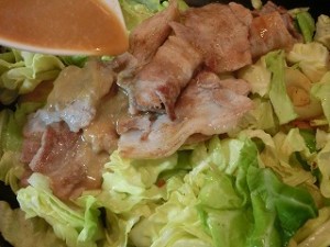 ノンストップ!の豚肉と春キャベツのゴマみそポン酢炒め