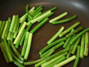 男子ごはんのにんにくの芽と豚バラのオイスターソース炒め