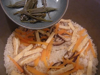 takikomi-tirasi4.jpg
