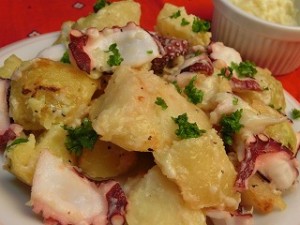 ノンストップ！のニンニクマヨペーストでタコジャガ炒め