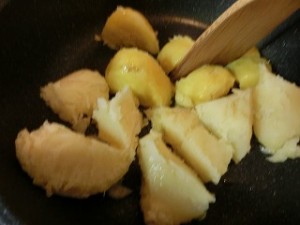 ノンストップ！のニンニクマヨペーストでタコジャガ炒め